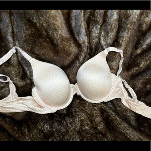 Cute Soft MaidenForm Padded Bra with underwire|    Size: 36D